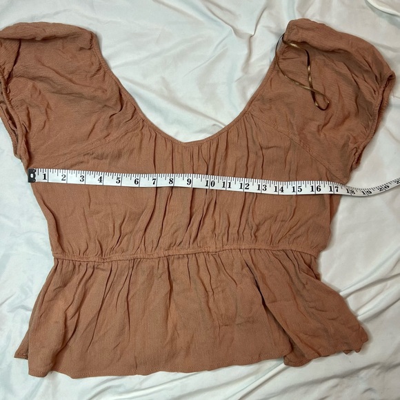 NWT Hippie Rose Dusty Pink Off-shoulder Peplum Cropped Top - Picture 3 of 4